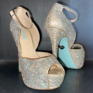 Betsey Johnson Kiss Champagne with Blue bottoms Platform Heels size 7 1/2